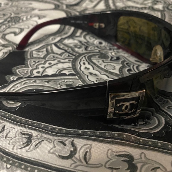 Chanel hard to find good condition sunglasses - Picture 4 of 4